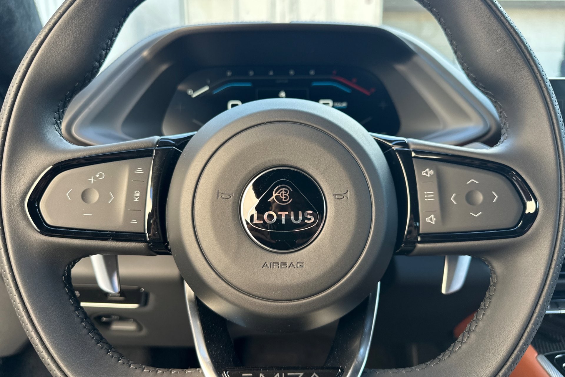 2026 Lotus Emira Turbo SE - Photo 24