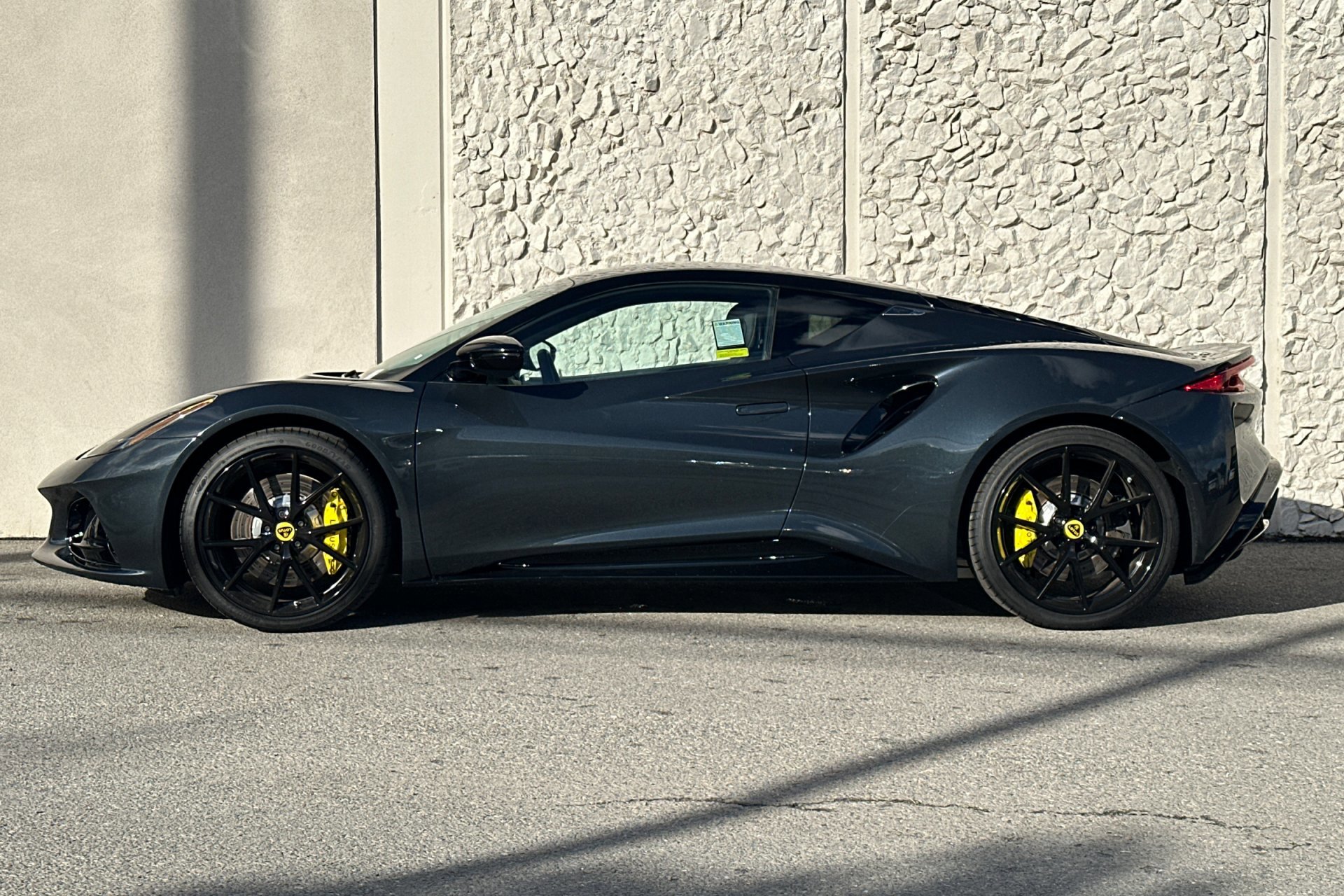 2025 Lotus Emira Base photo 4