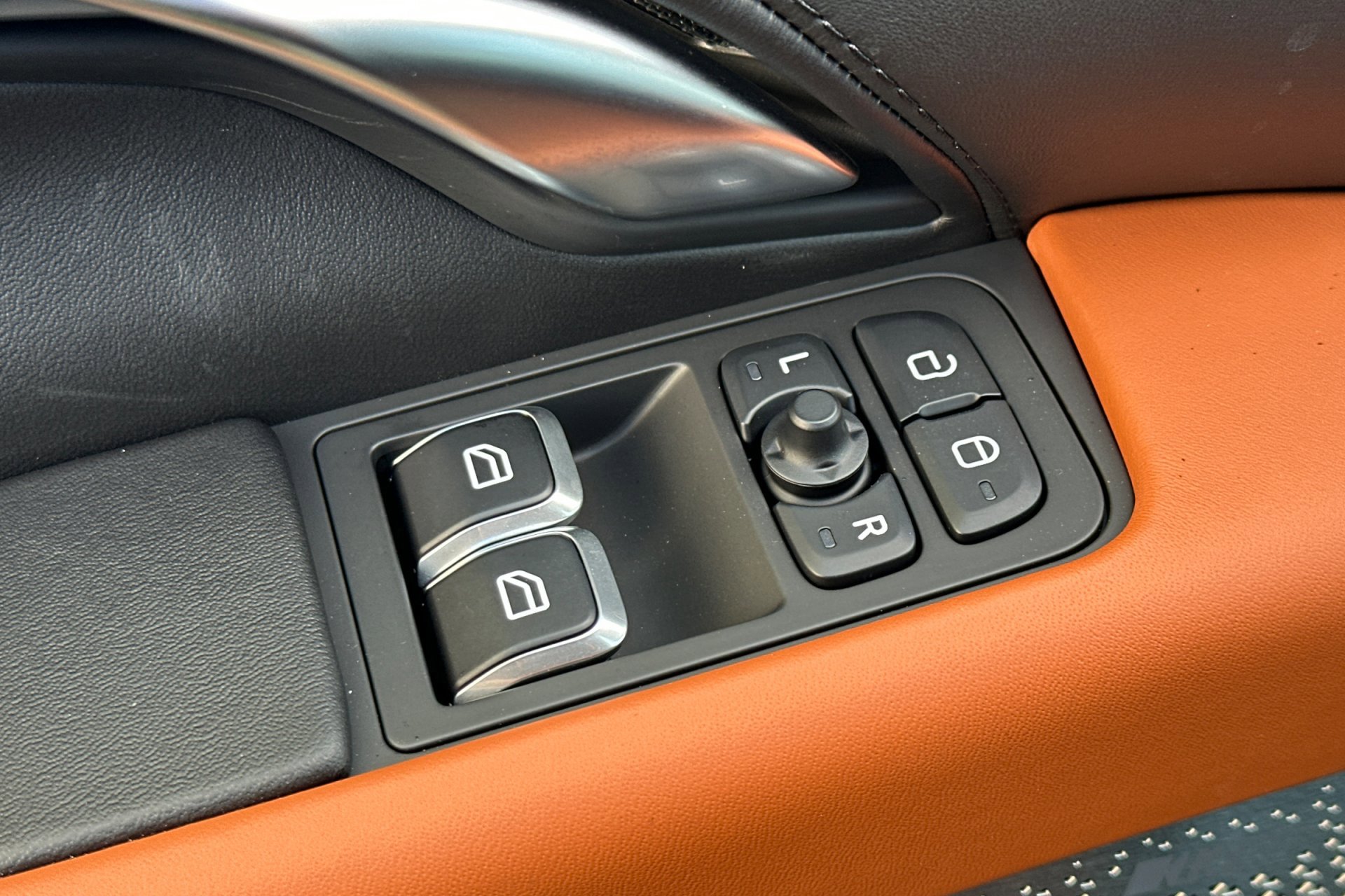 2026 Lotus Emira Turbo SE - Photo 14