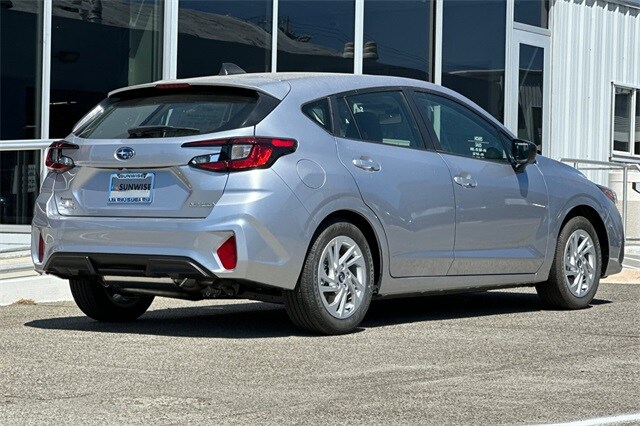 2025 Subaru Impreza Base photo 3