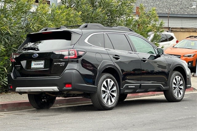 2025 Subaru Outback Limited XT photo 3