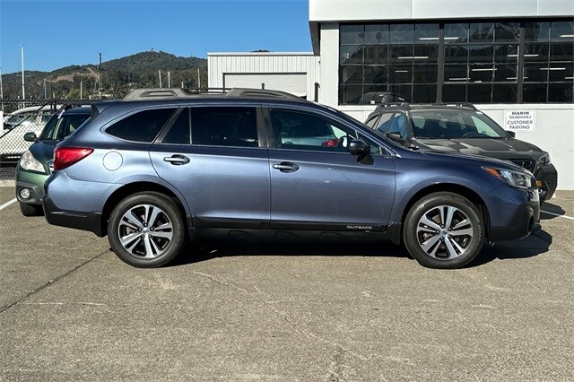 2018 Subaru Outback 2.5i Limited photo 2