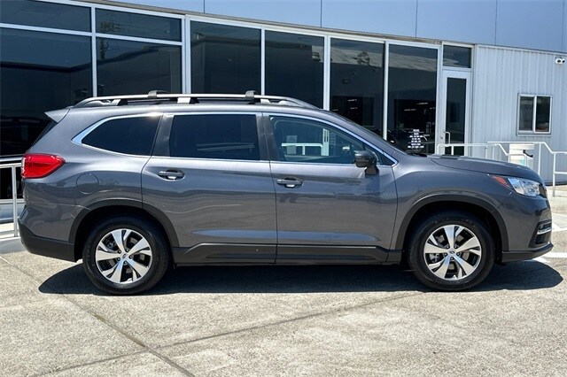 2022 Subaru Ascent Premium photo 2