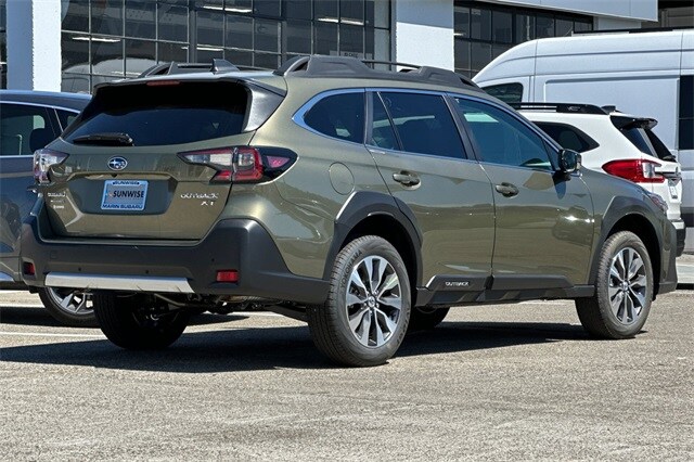 2025 Subaru Outback Limited XT photo 3
