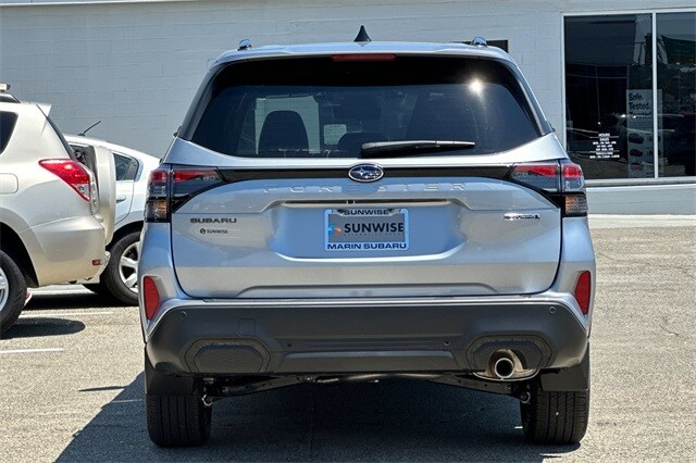 2025 Subaru Forester Touring photo 4