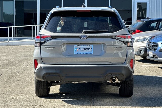2025 Subaru Forester Touring photo 3