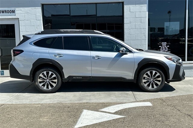 2025 Subaru Outback Touring photo 2