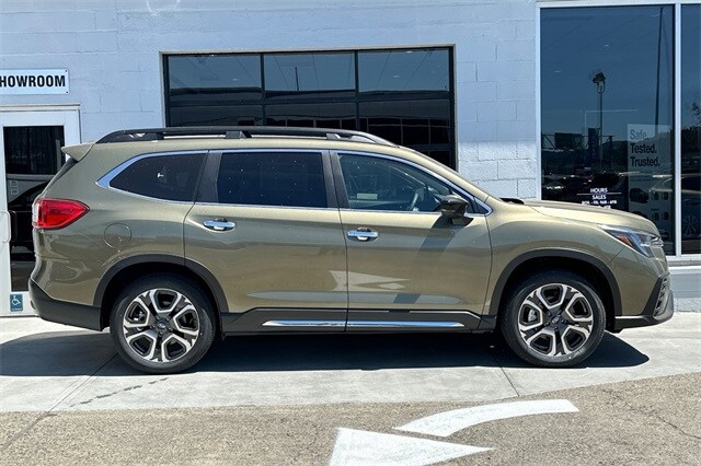 2025 Subaru Ascent Touring photo 2