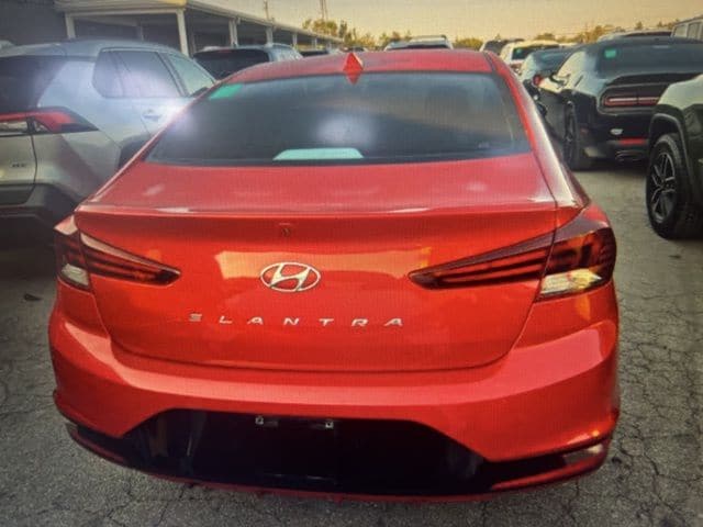 2020 Hyundai Elantra SEL photo 3