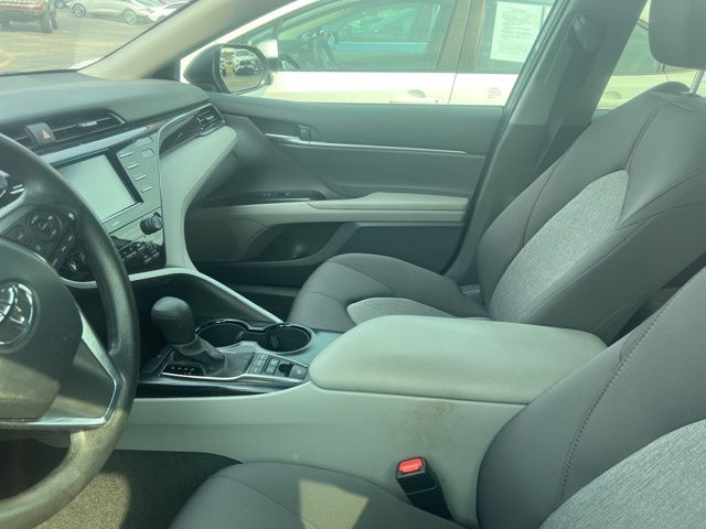 2020 Toyota Camry Hybrid LE photo 4
