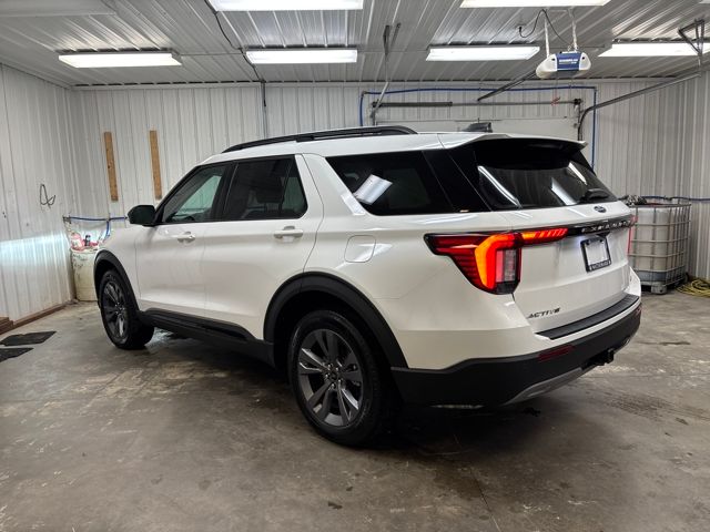 2026 Ford Explorer photo 3