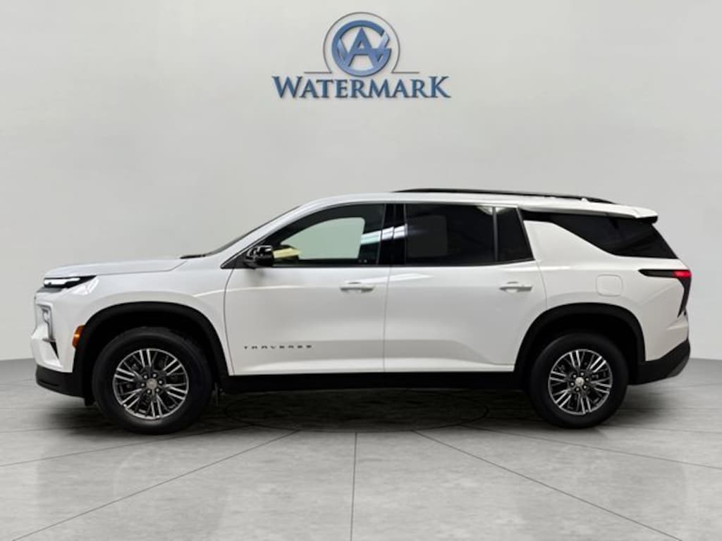 Used 2025 Chevrolet Traverse LT SUV