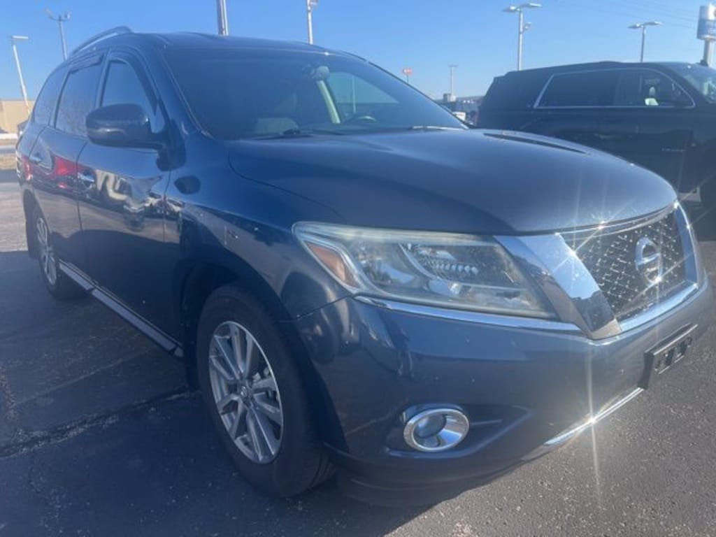 Used 2015 Nissan Pathfinder SV SUV