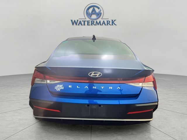 2024 Hyundai Elantra SEL Convenience photo 4