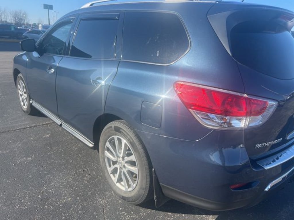 Used 2015 Nissan Pathfinder SV SUV
