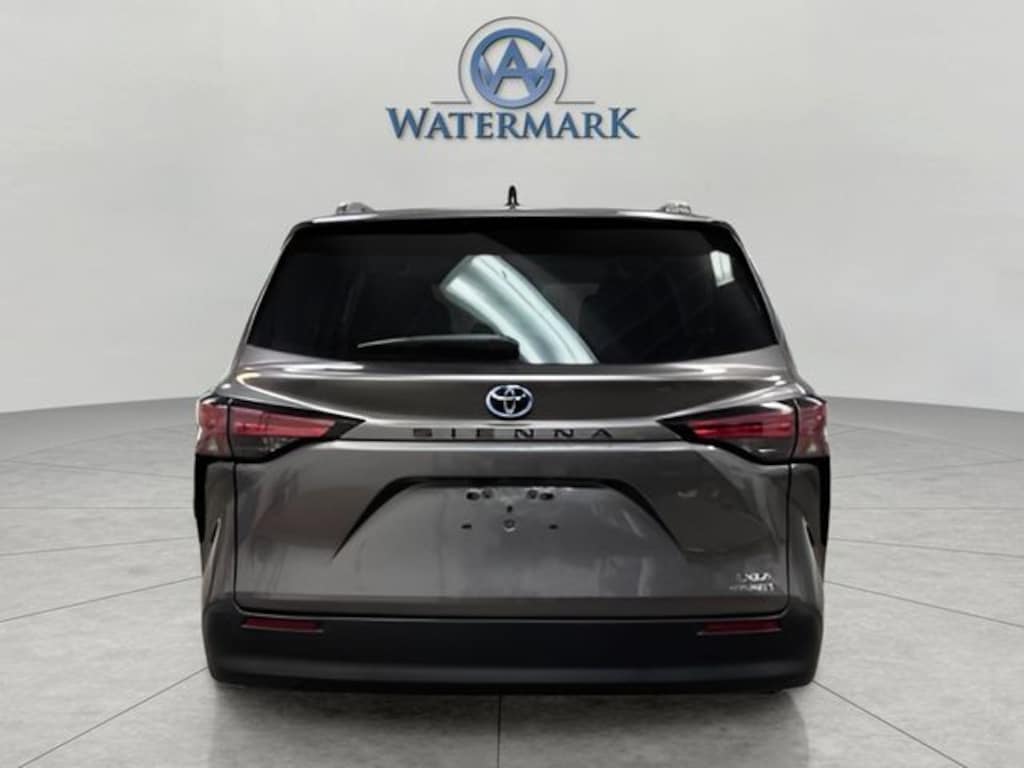 Used 2022 Toyota Sienna XLE Van Passenger Van