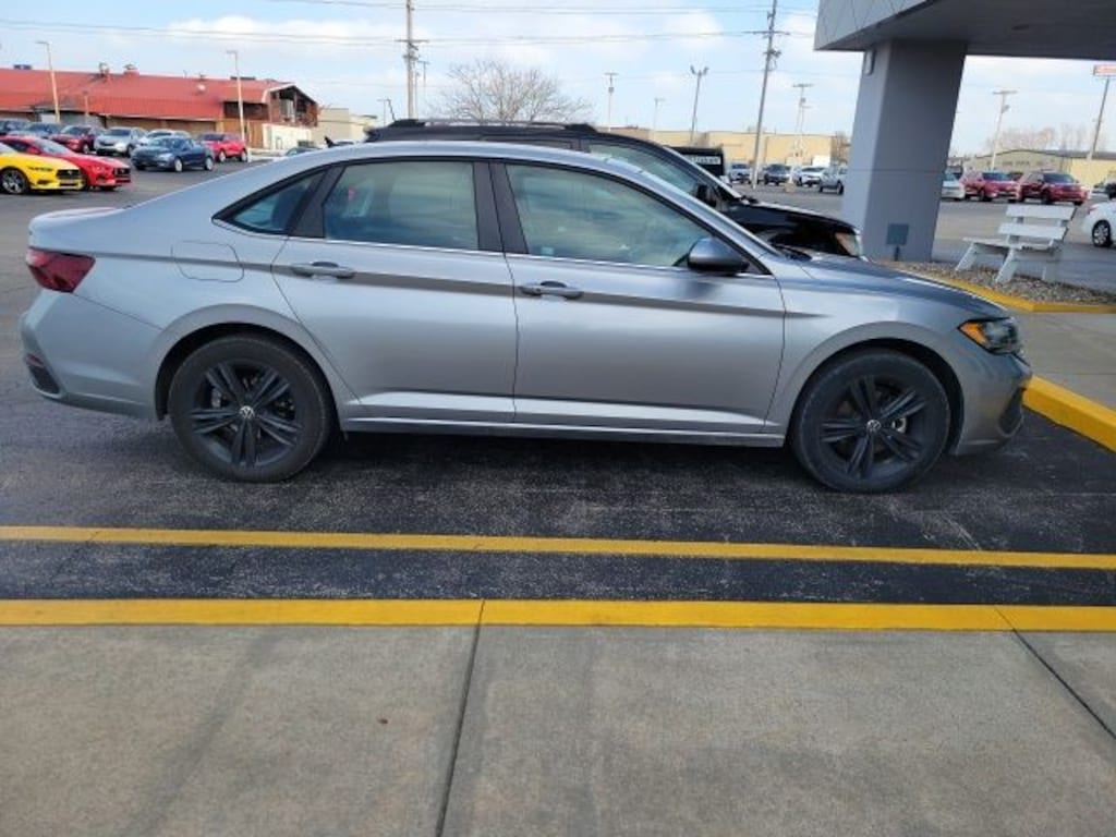 Used 2022 Volkswagen Jetta 1.5T SE Sedan