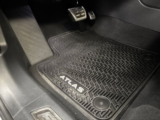 2023 Volkswagen Atlas Cross Sport SEL R-Line Black - Photo 33