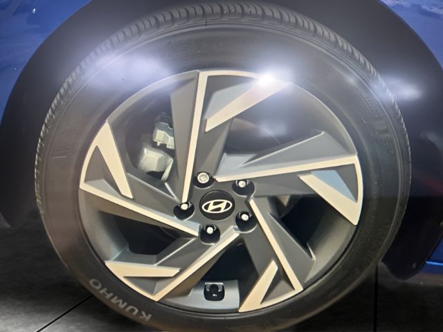 2024 Hyundai Elantra SEL Convenience photo 2