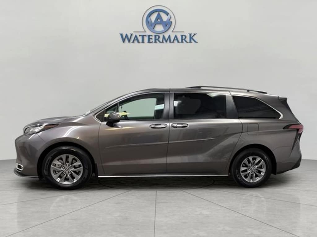 Used 2022 Toyota Sienna XLE Van Passenger Van