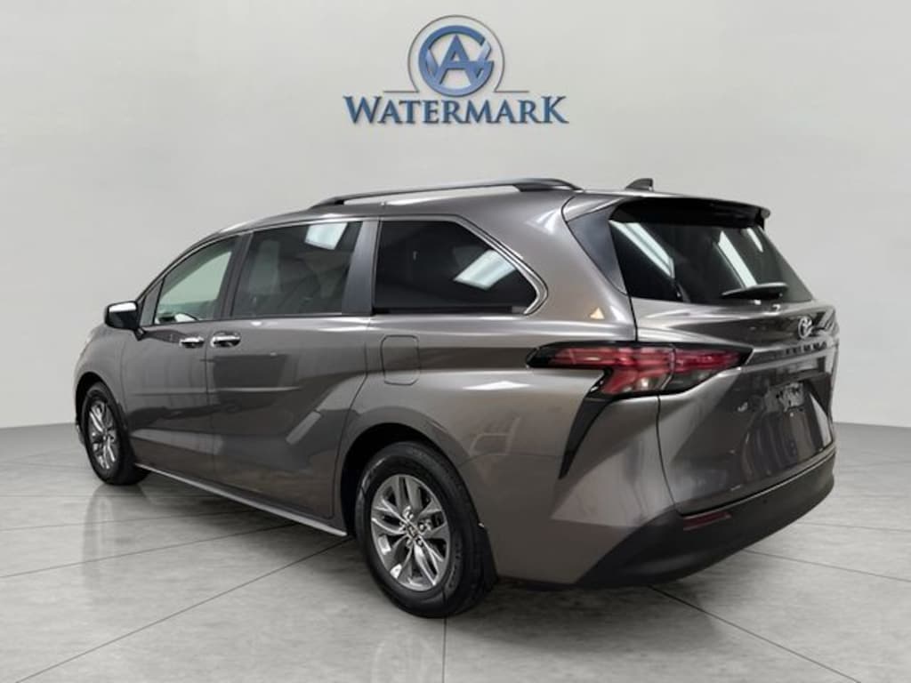Used 2022 Toyota Sienna XLE Van Passenger Van