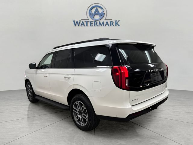 2025 Ford Expedition photo 3