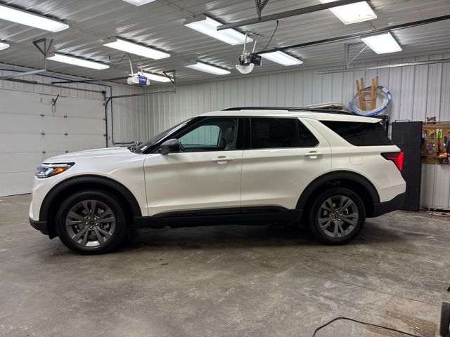 2026 Ford Explorer photo 2