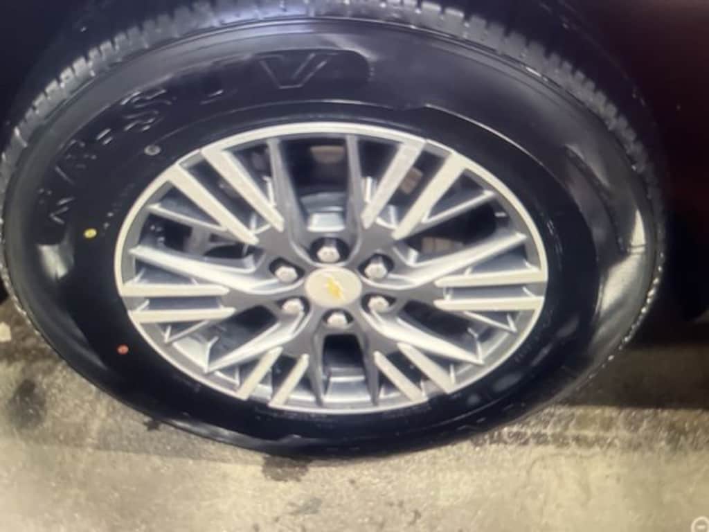 Used 2025 Chevrolet Traverse LT SUV