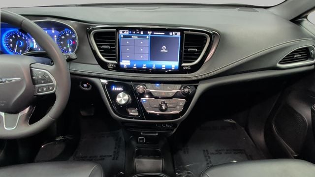 2025 Chrysler Pacifica Select - Photo 11