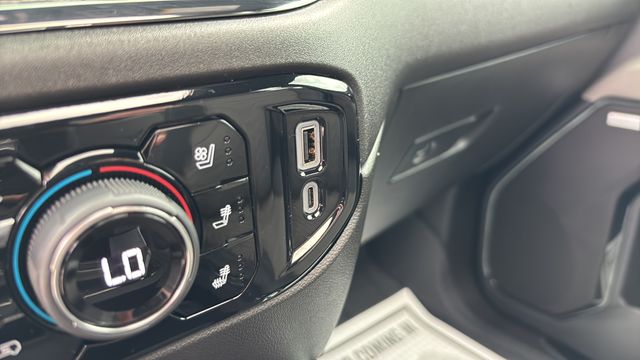 2025 Chevrolet Silverado 2500HD ZR2 - Photo 28