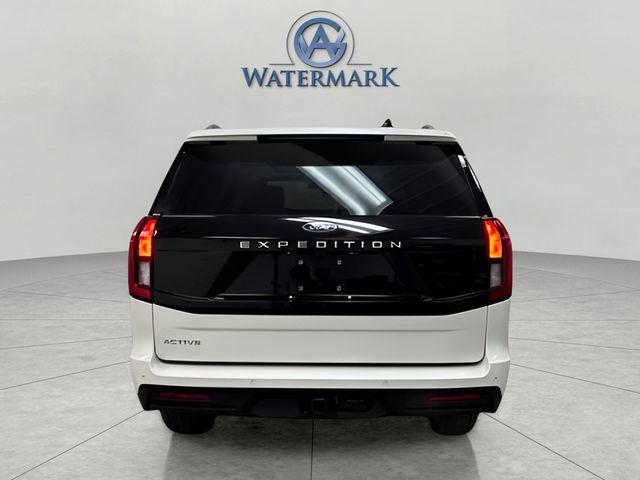 2025 Ford Expedition photo 4