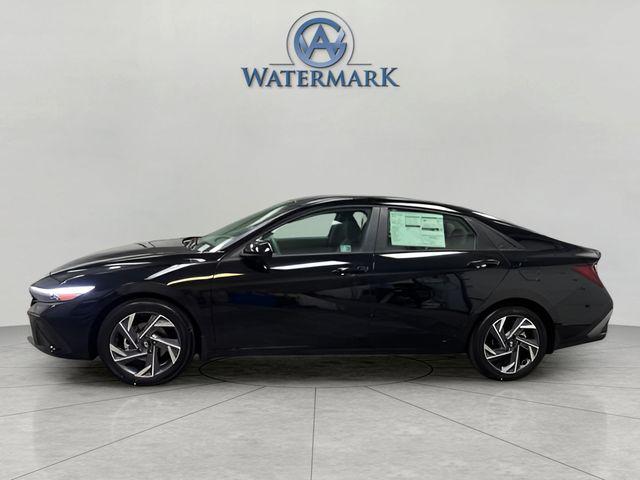 2025 Hyundai Elantra SEL Sport photo 2