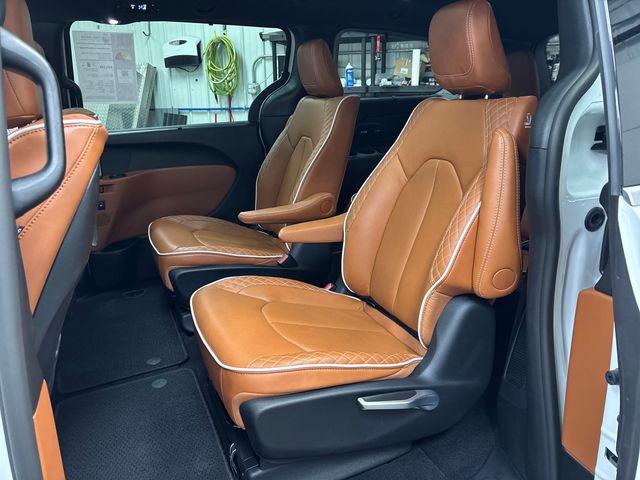 2025 Chrysler Pacifica Pinnacle - Photo 42