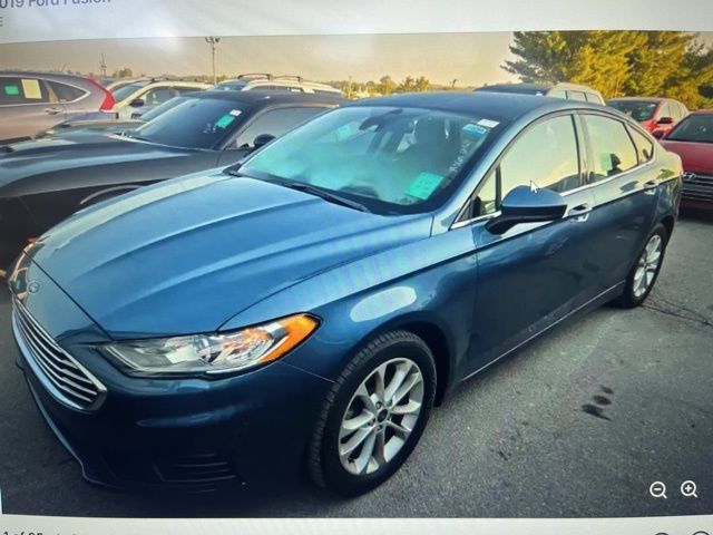 2019 Ford Fusion SE photo 2