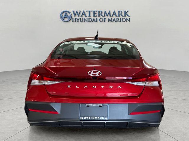 2025 Hyundai Elantra SE photo 4