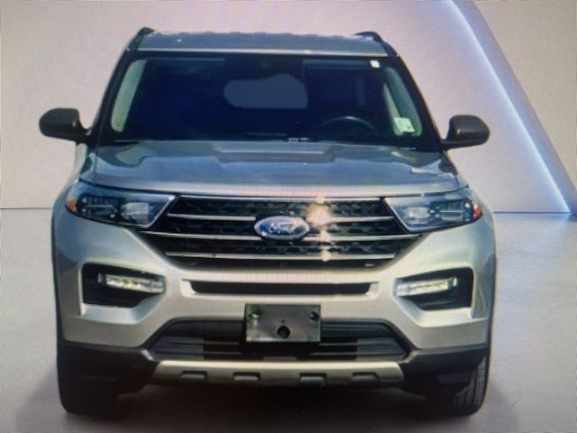 2023 Ford Explorer XLT photo 2