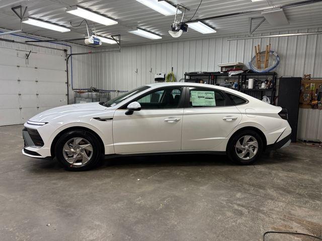 2026 Hyundai Sonata SE photo 2