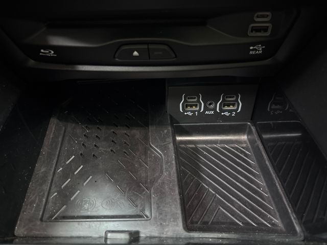 2025 Chrysler Pacifica Pinnacle - Photo 45