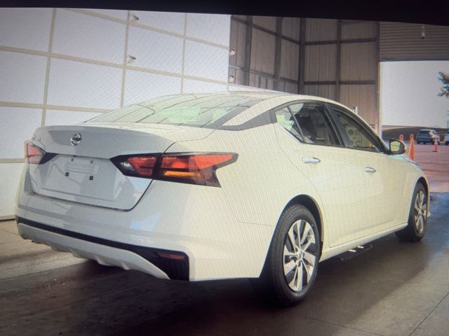 2022 Nissan Altima 2.5 S photo 2