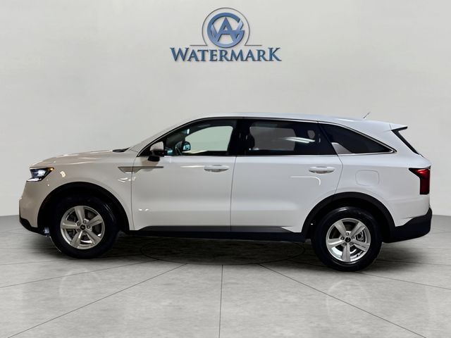 2023 Kia Sorento LX photo 2