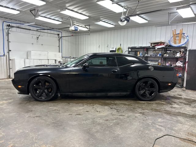 2013 Dodge Challenger SXT photo 2