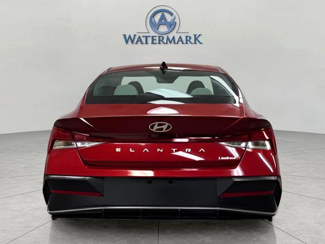 2025 Hyundai Elantra Limited photo 4