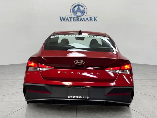 2025 Hyundai Elantra SE photo 4