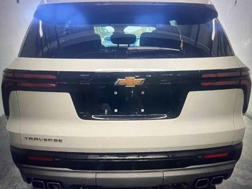 Used 2025 Chevrolet Traverse LT SUV