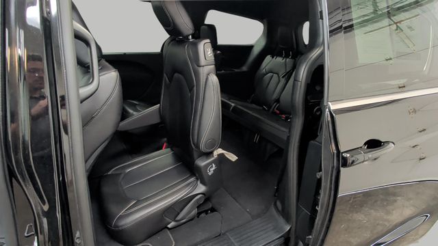 2025 Chrysler Pacifica Select - Photo 26