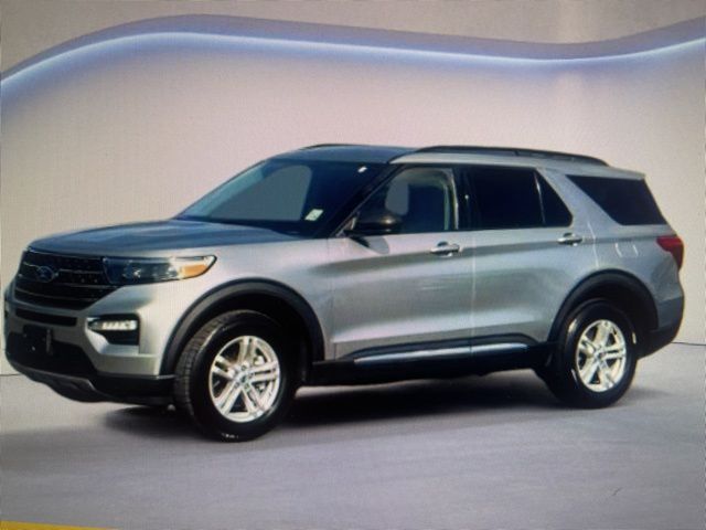 2023 Ford Explorer XLT photo 3