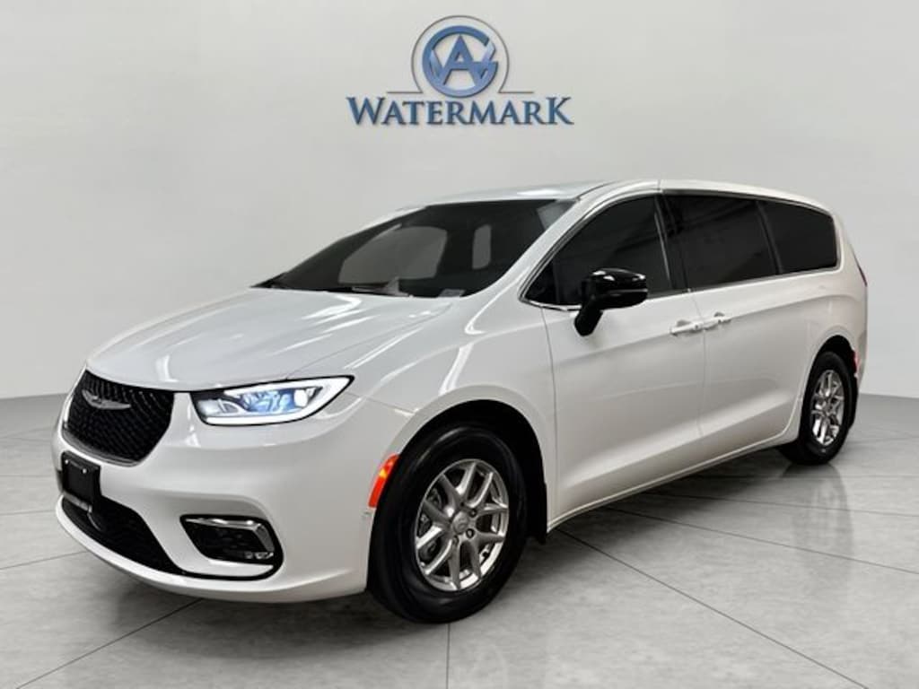 Used 2025 Chrysler Pacifica Select Van Passenger Van