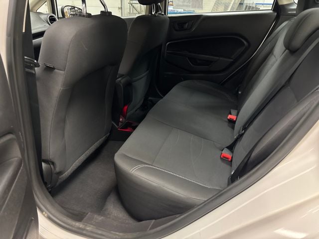 2018 Ford Fiesta SE - Photo 22