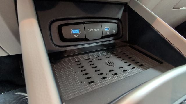 2025 Hyundai Venue Limited - Photo 25