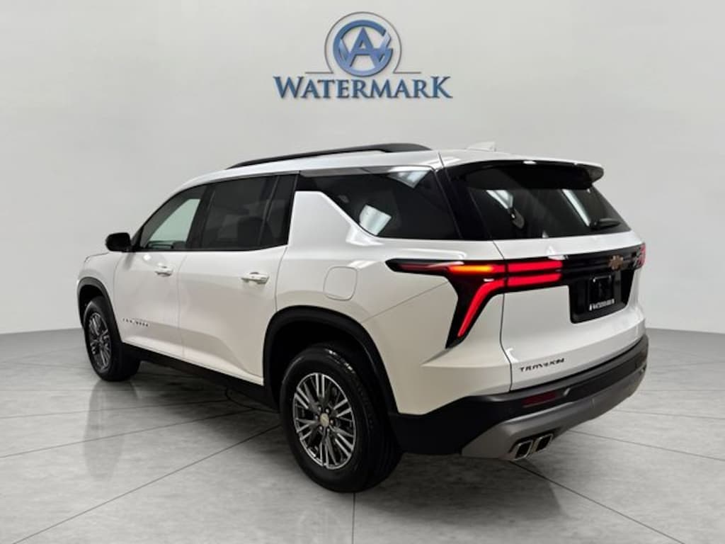Used 2025 Chevrolet Traverse LT SUV